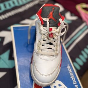 Air Jordan Retro 5 ‘ Fire Red ‘